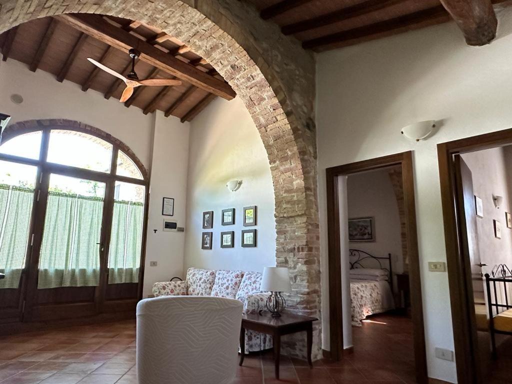 Agriturismo Il Canneto กาโซเล เดลซา ภายนอก รูปภาพ