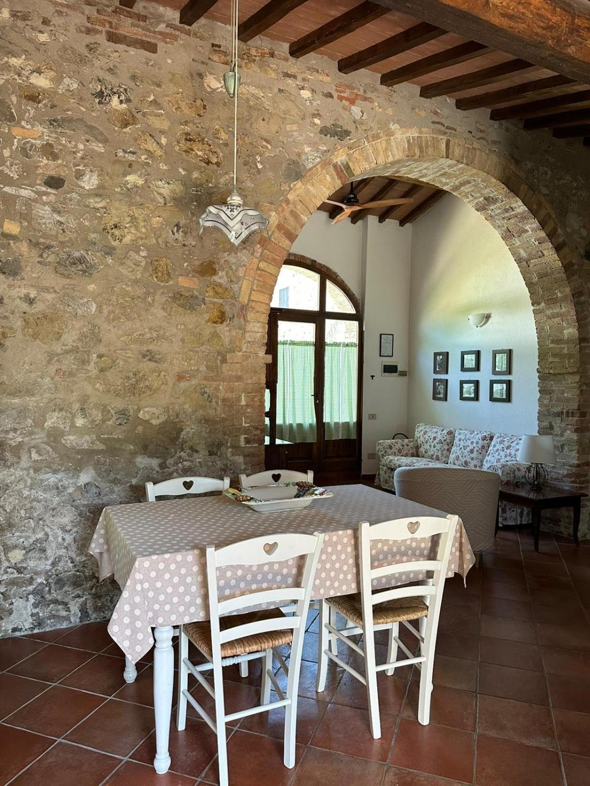 Agriturismo Il Canneto กาโซเล เดลซา ภายนอก รูปภาพ